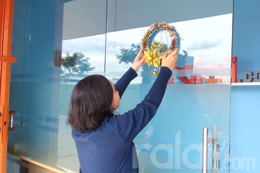 Persiapan Natal di Ralali