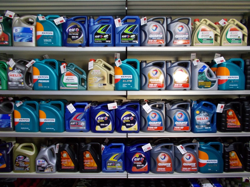 memilih oli mobil terbaik