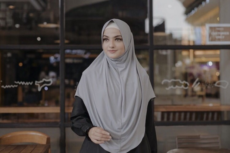 Model tren hijab 2019 yang populer 