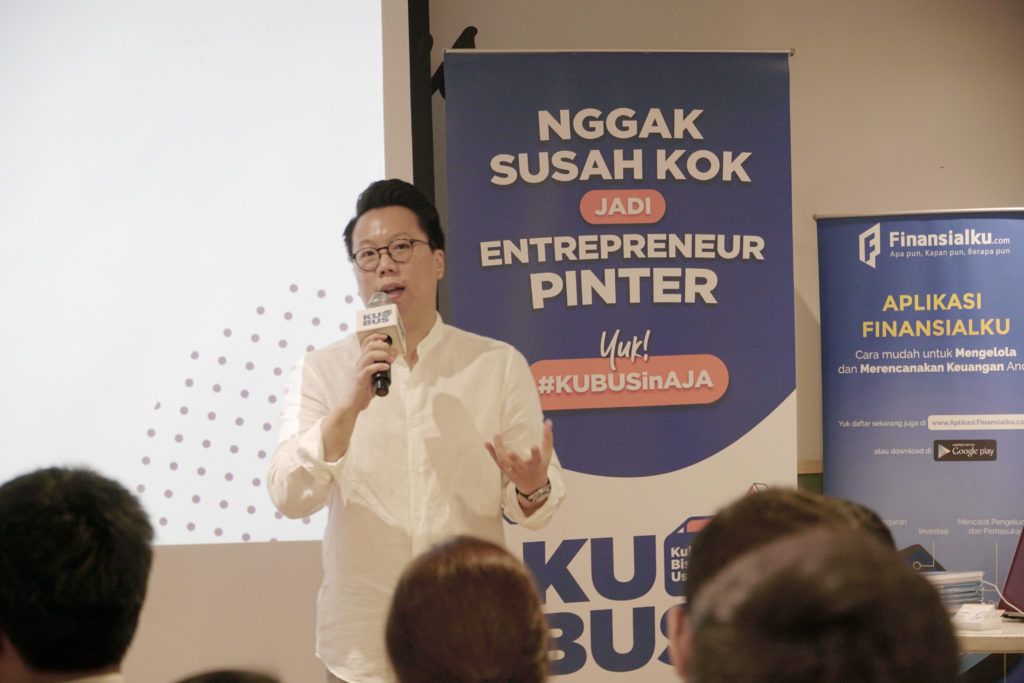 Billy Kurniawan, Owner Kopi Janji Jiwa, memberikan cerita dan kisah inispiratif kepada lebih dari 150 pesertaKuliah Bisnis Usaha dari Pinterpreneur dan Ralali.com.