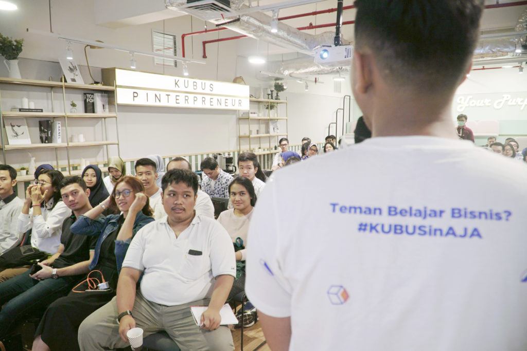 Antusiasme Peserta mengikuti sesi Sharing saat Kuliah Bisnis Usaha dari Pinterpreneur dan Ralali.com. Antusiasme Peserta mengikuti sesi Sharing saat Kuliah Bisnis Usaha dari Pinterpreneur dan Ralali.com.