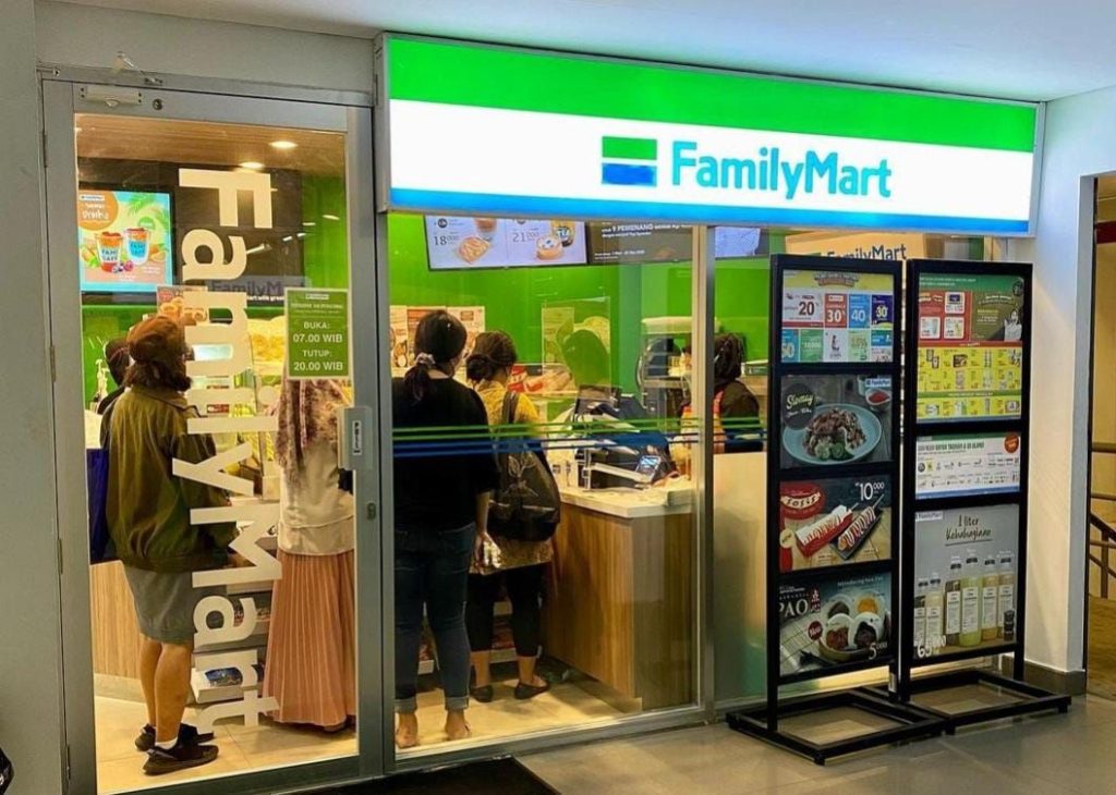 family mart franchise retail asal jepang